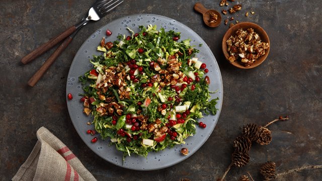 Rosenkålsalat med eple og mandler 